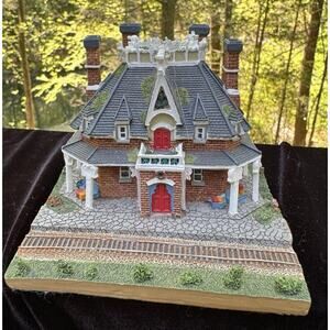 Santa’s Best 1995 Christmas In New England Train Station Excellent Condition!
